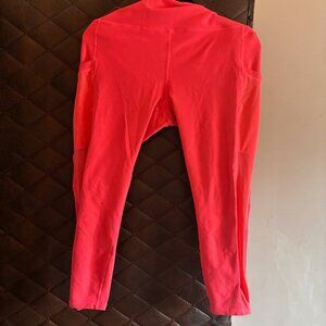 FABLETICS HOT PINK CROPPED LEGGINGS WITH POCKETS SIZE LARGE